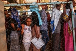 مصر ترحل قسرا ٢٥ ملتمس/ة لجوء إلي إريتريا منهم أطفال – آخرون رهن الاحتجاز التعسفي ويُخشي عليهم من نفس الخطر