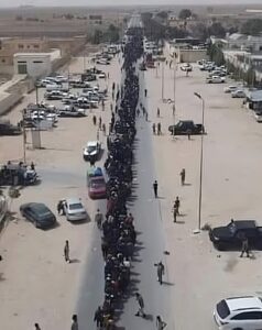 ترحيل جماعي لآلاف المهاجرين المصريين من ليبيا سيرا على الأقدام، وحملة أمنية ضخمة ومستمرة ضد المهاجرين في شرق ليبيا