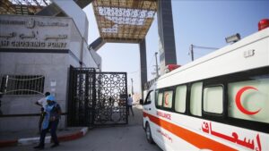 أوضاع الجرحى والمصابين من غزة إلى مصر … بين انهيار المنظومة الصحية بالقطاع واستغلال وبطء “التنسيق الأمني” وقبضة السلطات المصرية